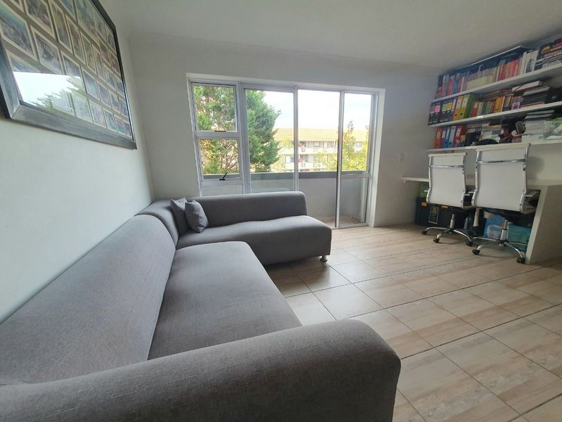 Apartment For Sale in Pinelands - Photo 2