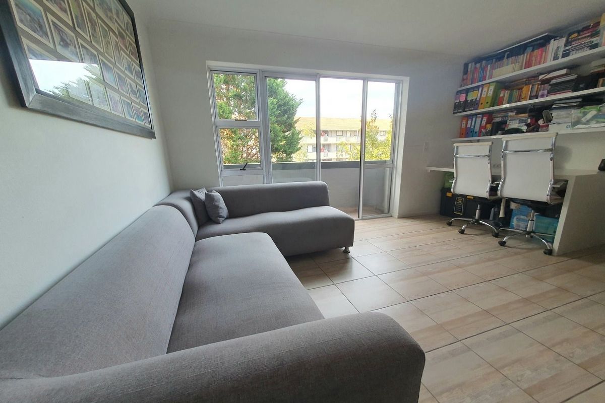 Apartment For Sale in Pinelands - Photo 2