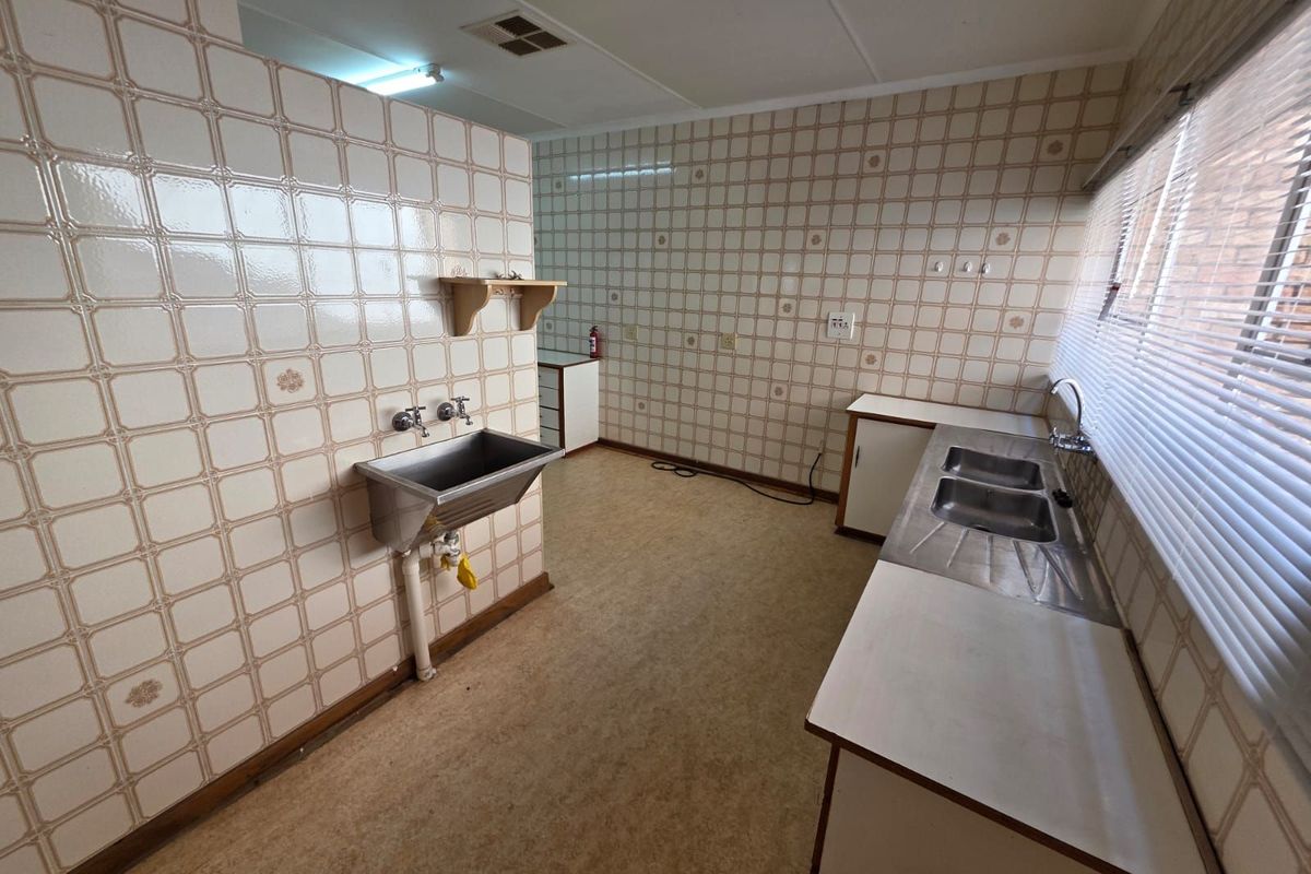 Townhouse For Sale in Memorial Road Area - Photo 4