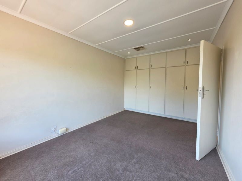 Townhouse For Sale in Memorial Road Area - Photo 8