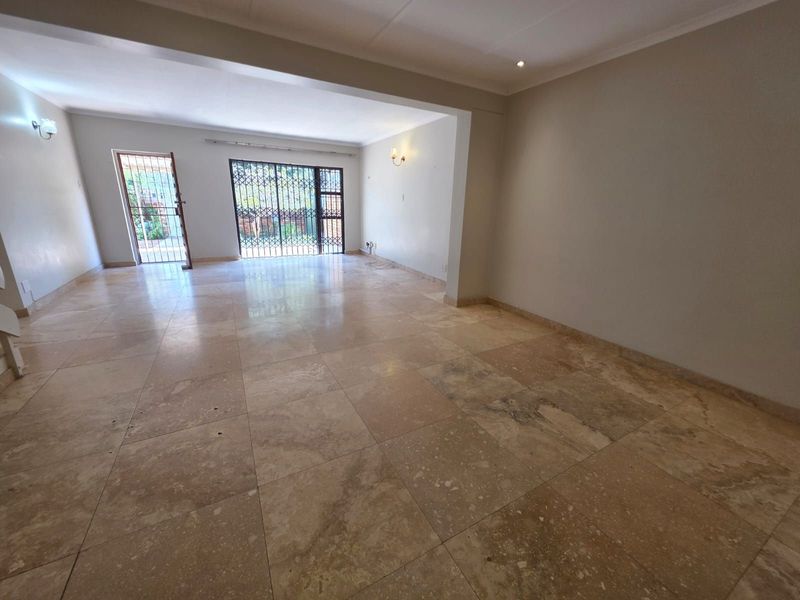 Townhouse For Sale in Memorial Road Area - Photo 2