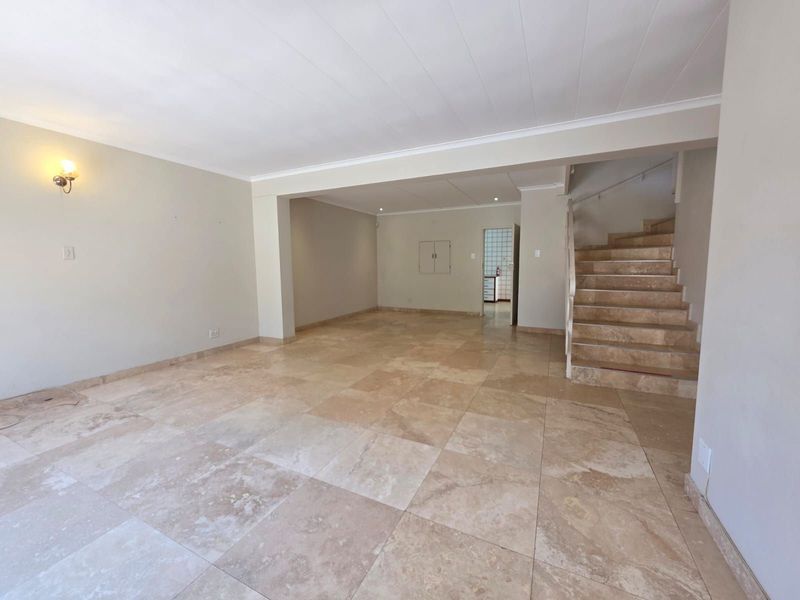 Townhouse For Sale in Memorial Road Area - Photo 3