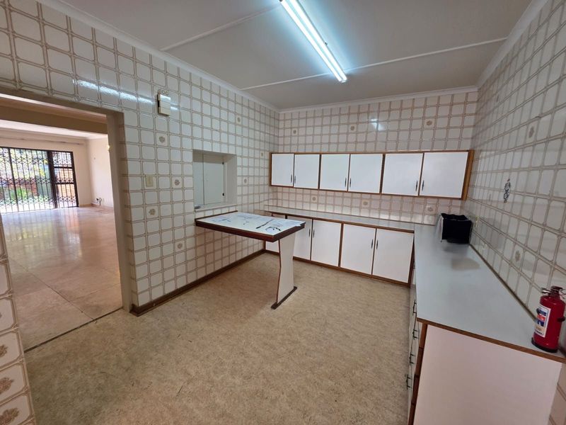 Townhouse For Sale in Memorial Road Area - Photo 6