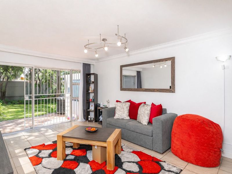 Townhouse For Sale in Edenburg - Photo 3