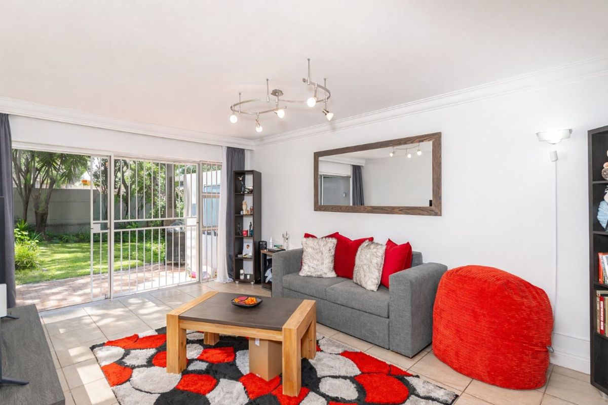 Townhouse For Sale in Edenburg - Photo 3