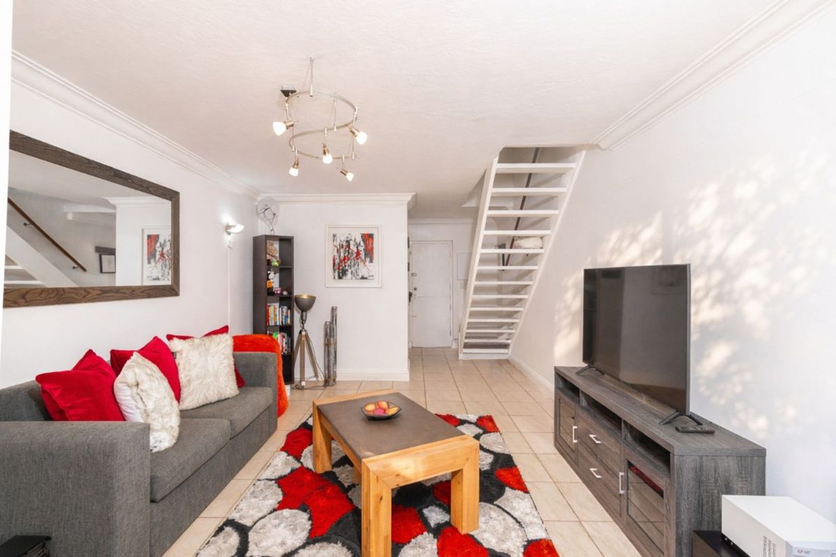 Townhouse For Sale in Edenburg - Photo 4