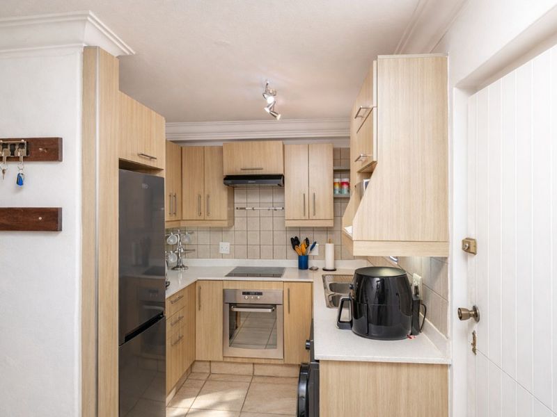 Townhouse For Sale in Edenburg - Photo 5