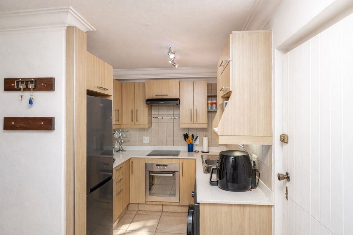 Townhouse For Sale in Edenburg - Photo 5