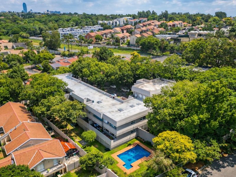 Townhouse For Sale in Edenburg - Photo 2