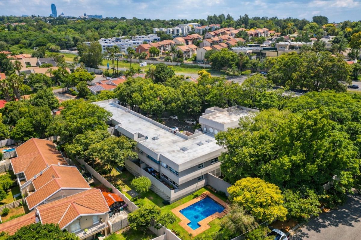 Townhouse For Sale in Edenburg - Photo 2