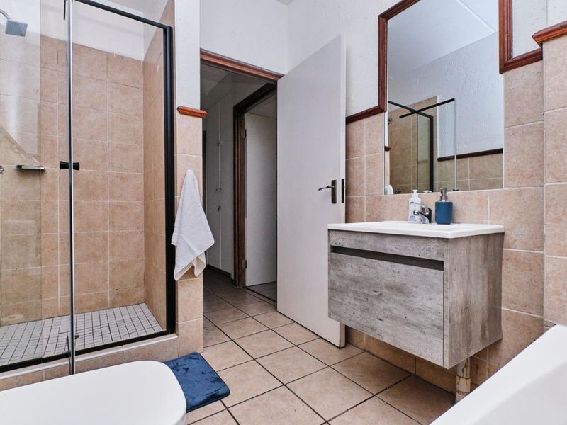 Apartment To Rent in Fourways - Photo 5