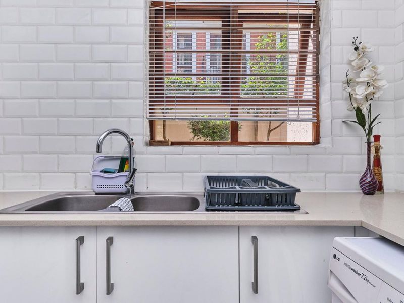 Apartment To Rent in Fourways - Photo 4