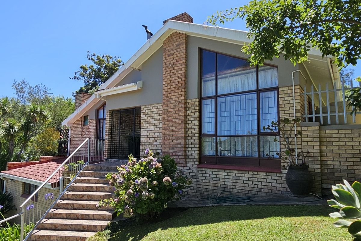 House For Sale in Glen Barrie - Photo 2