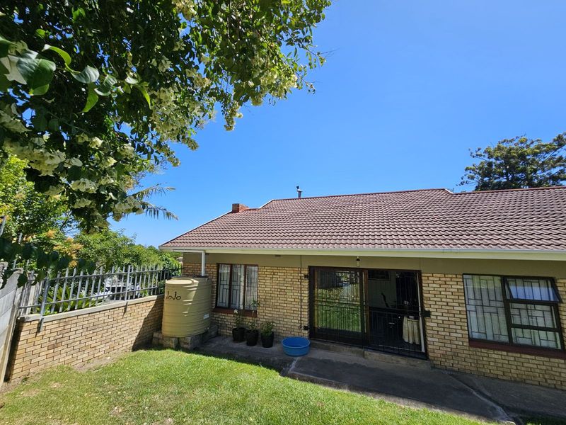 House For Sale in Glen Barrie - Photo 4