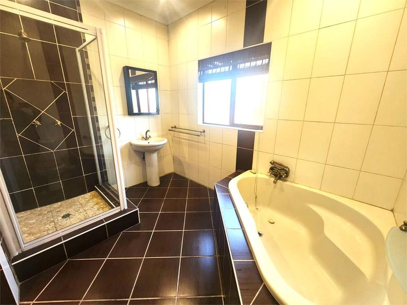 House For Sale in Amberfield - Photo 10