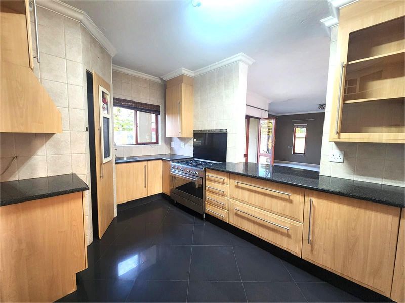 House For Sale in Amberfield - Photo 4