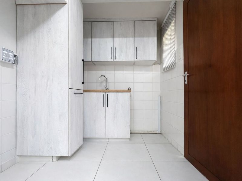 Townhouse For Sale in Ermelo Central - Photo 9