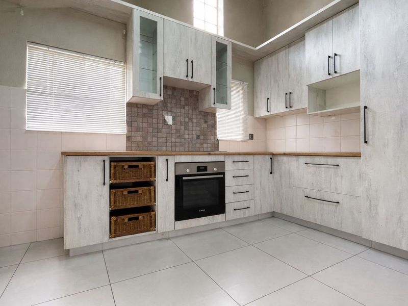 Townhouse For Sale in Ermelo Central - Photo 4