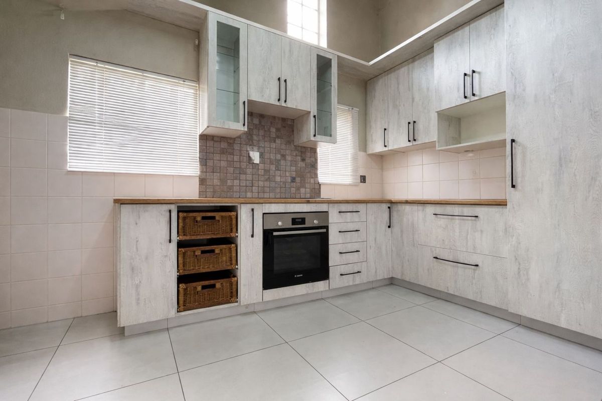 Townhouse For Sale in Ermelo Central - Photo 4