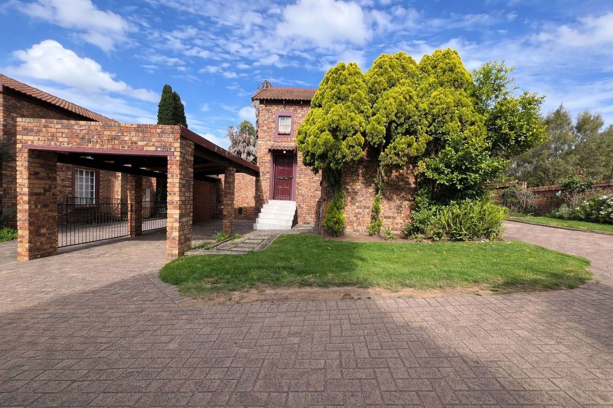 Townhouse For Sale in Ermelo Central - Photo 3