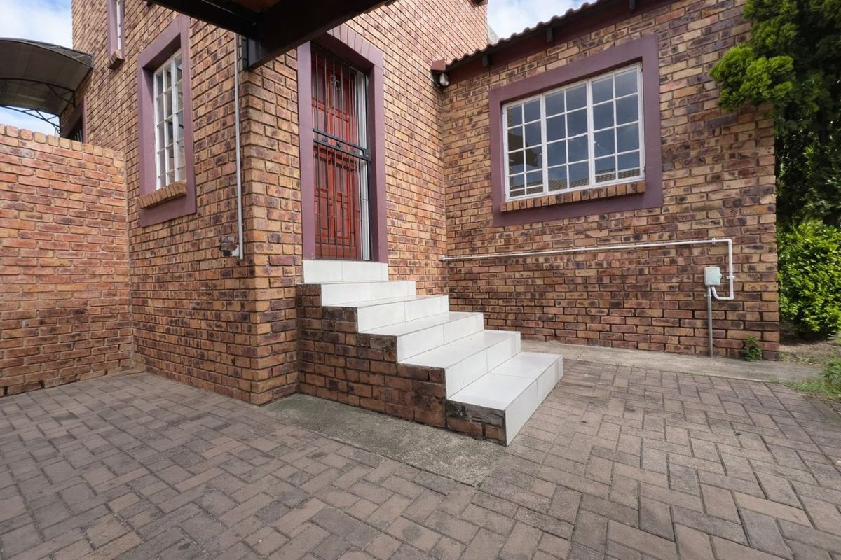 Townhouse For Sale in Ermelo Central - Photo 5