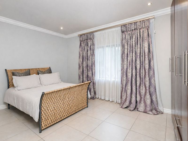 House For Sale in Bryanston - Photo 10