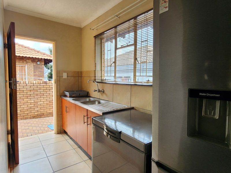 Townhouse For Sale in Bendor - Photo 9