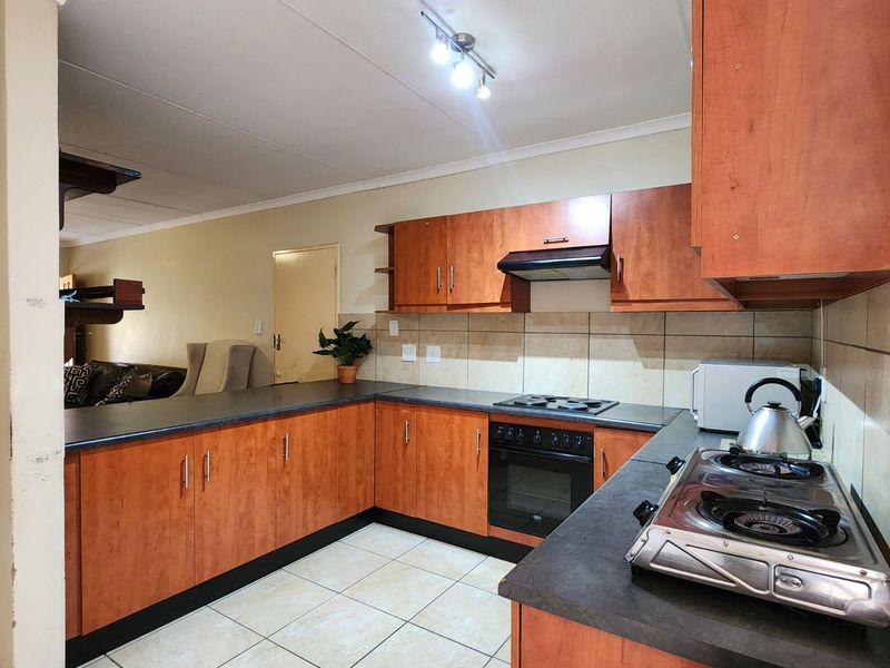 Townhouse For Sale in Bendor - Photo 8