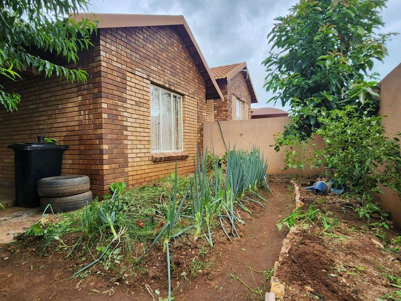 Townhouse For Sale in Bendor - Photo 3