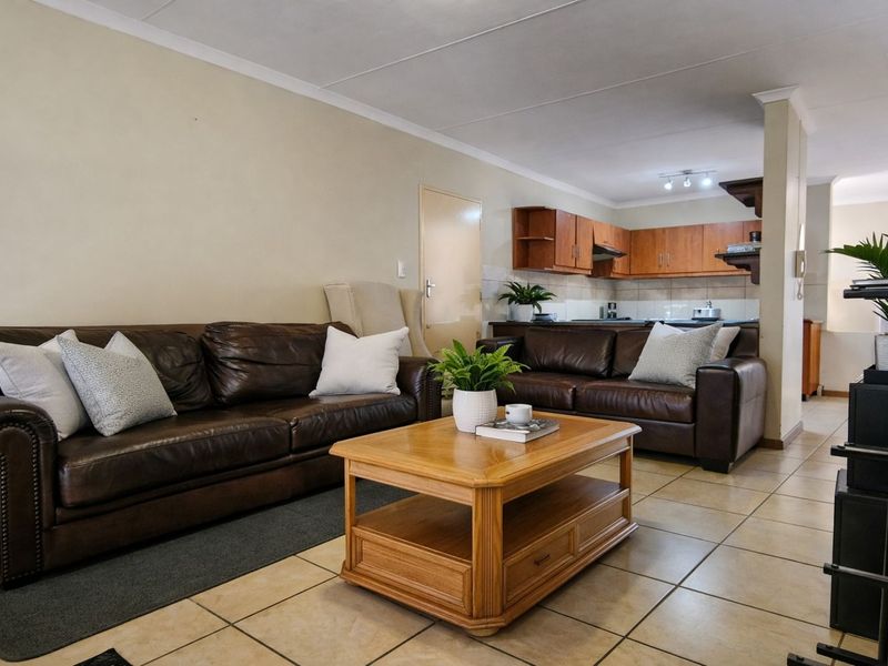 Townhouse For Sale in Bendor - Photo 6