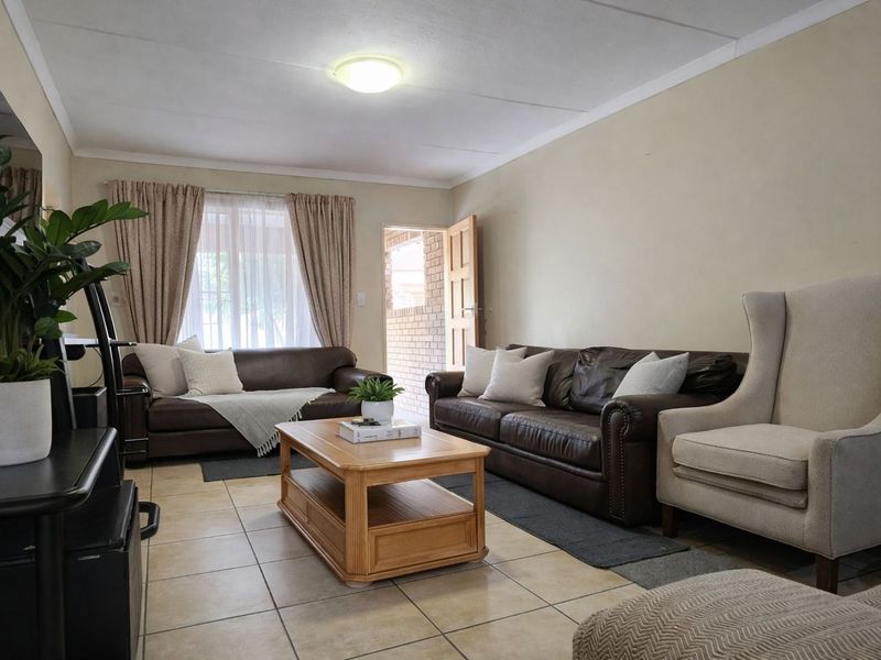 Townhouse For Sale in Bendor - Photo 5