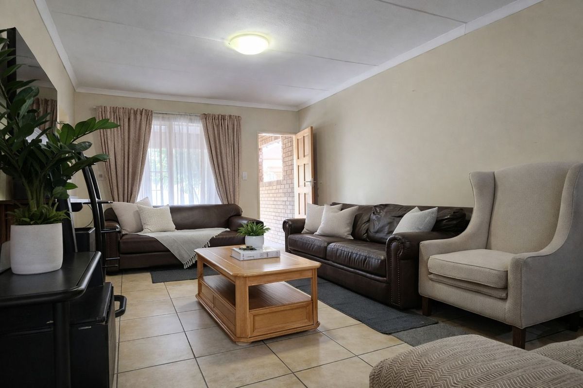 Townhouse For Sale in Bendor - Photo 5