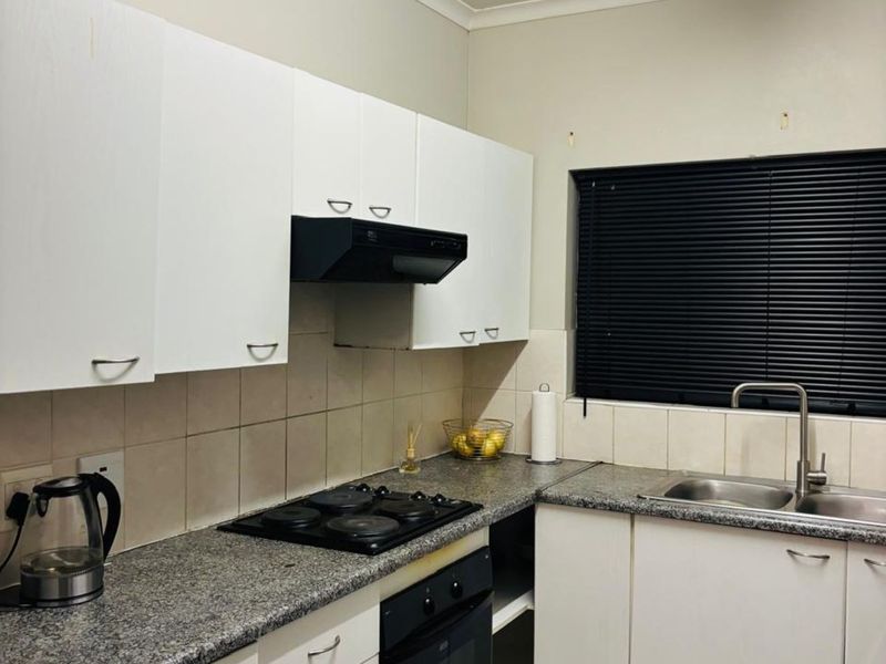 Townhouse For Sale in Wilgeheuwel - Photo 5