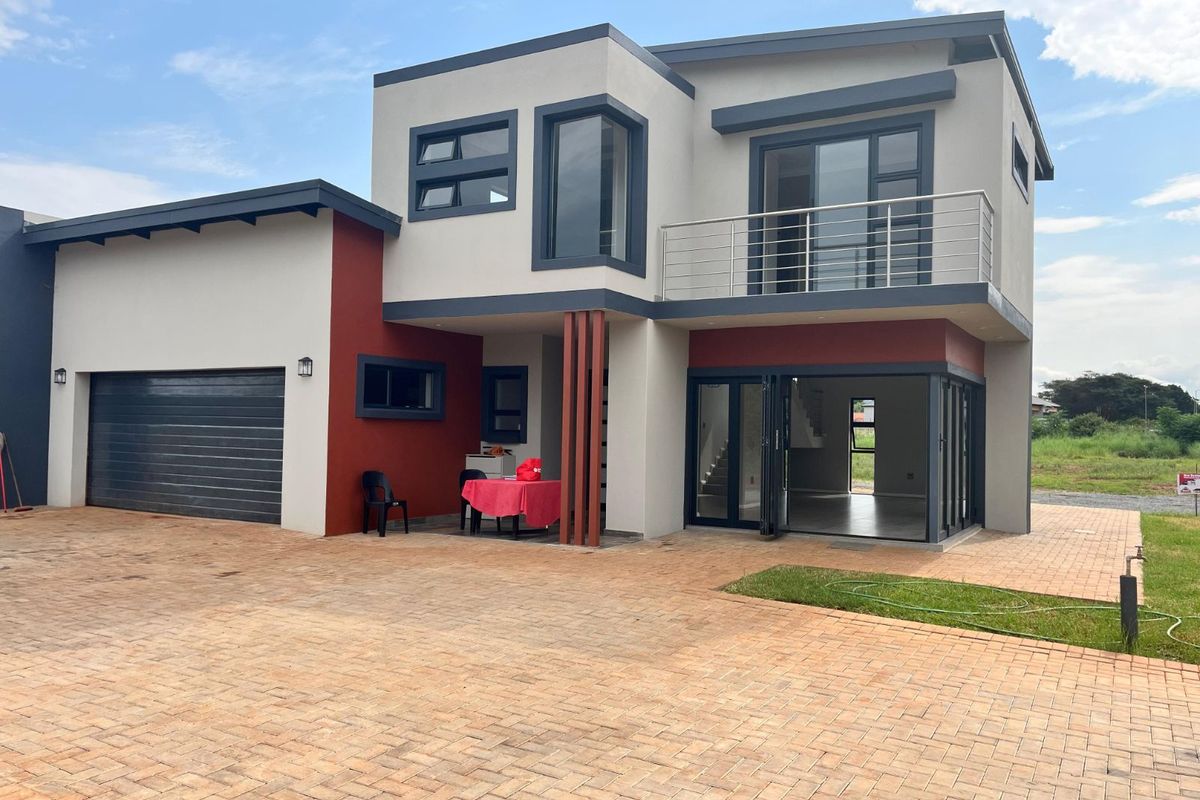 House For Sale in Eldorette - Photo 2