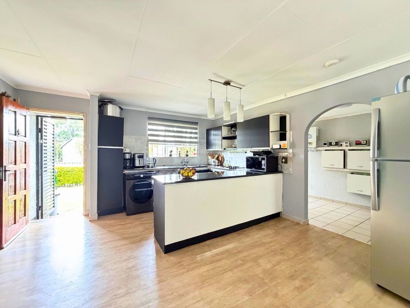 House For Sale in Wilgeheuwel - Photo 7