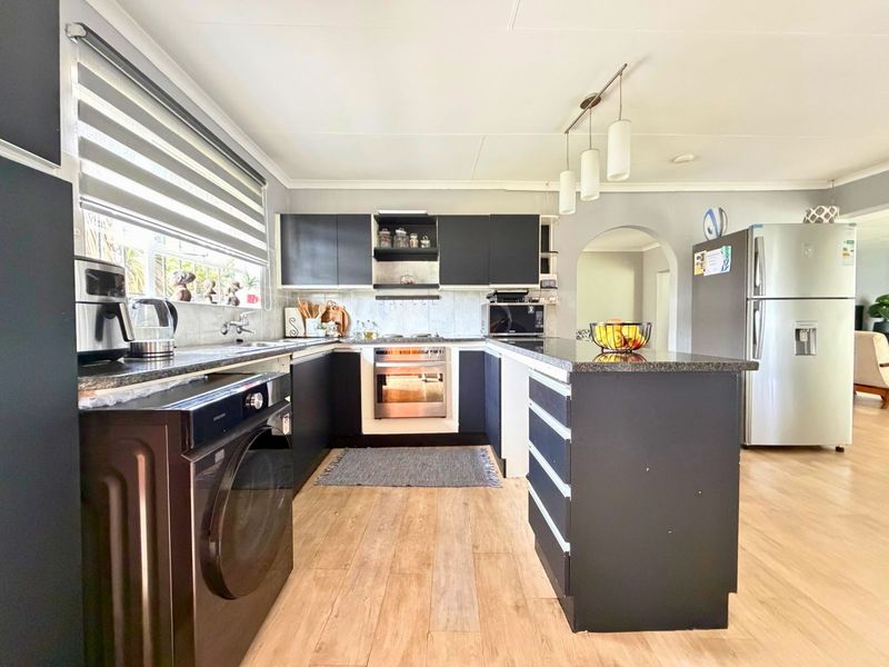 House For Sale in Wilgeheuwel - Photo 3