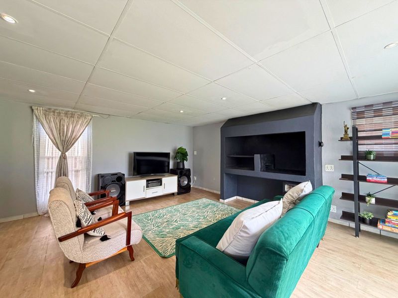 House For Sale in Wilgeheuwel - Photo 8