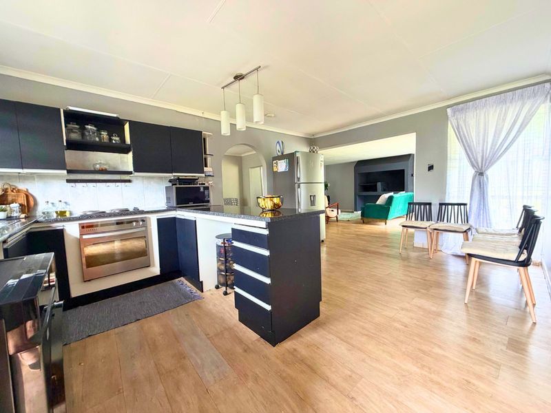 House For Sale in Wilgeheuwel - Photo 4