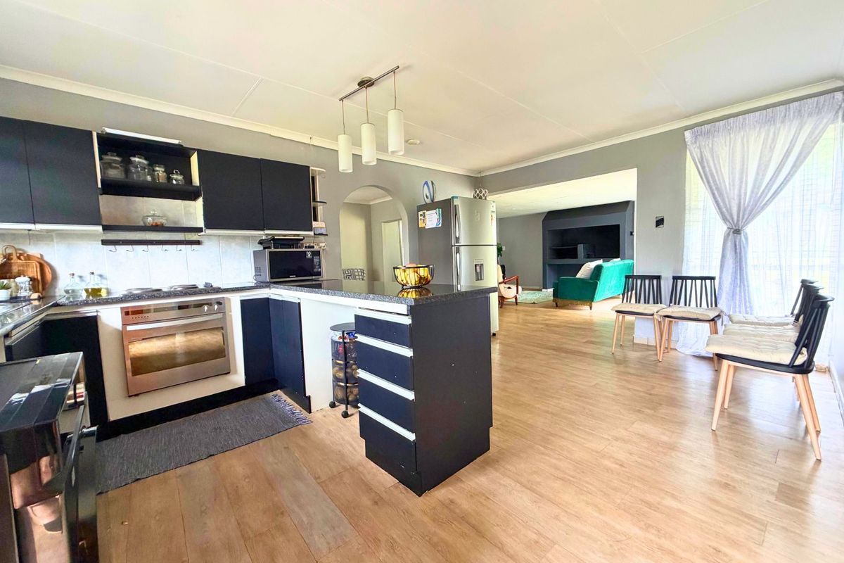 House For Sale in Wilgeheuwel - Photo 4