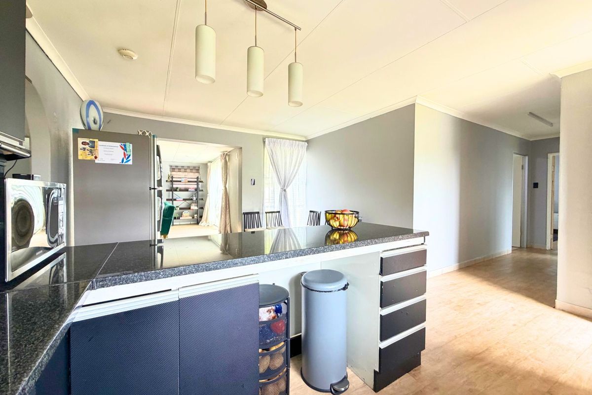 House For Sale in Wilgeheuwel - Photo 5