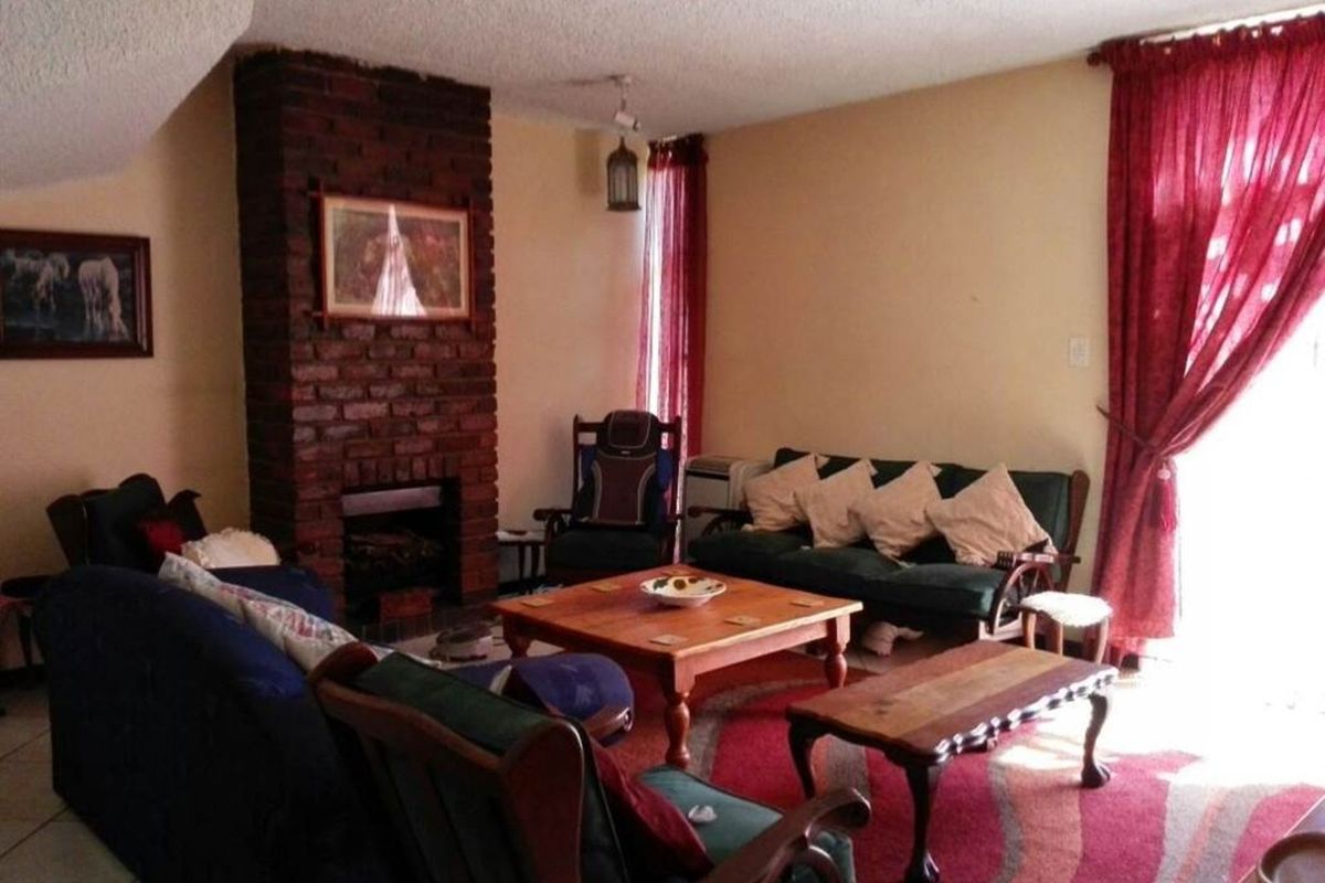 Townhouse For Sale in Windsor East - Photo 2