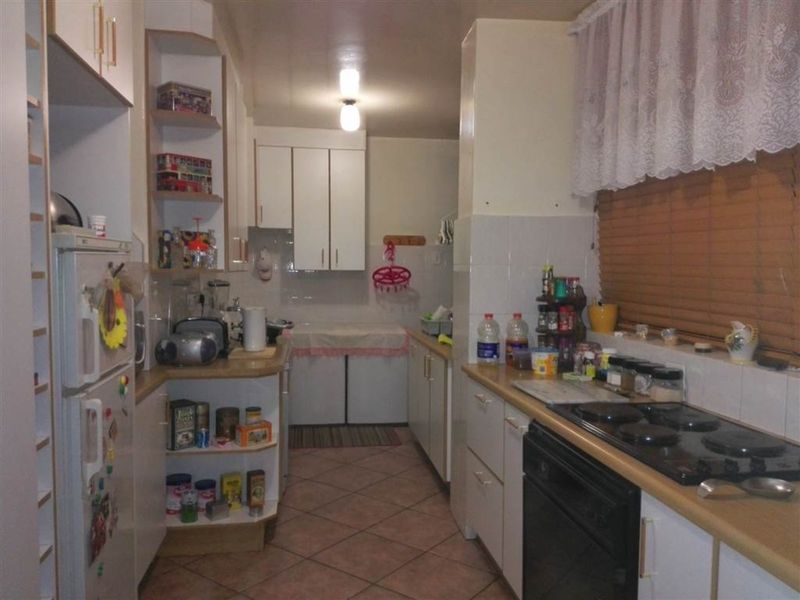 Townhouse For Sale in Windsor East - Photo 3