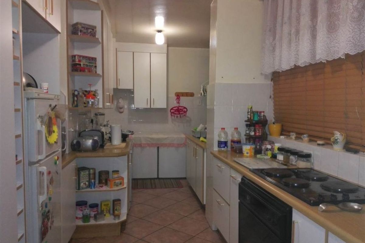 Townhouse For Sale in Windsor East - Photo 3