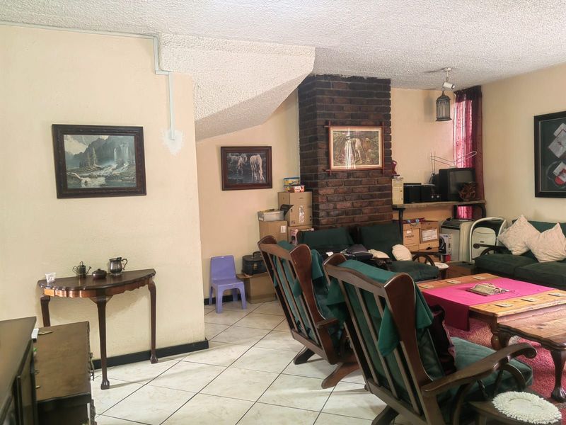 Townhouse For Sale in Windsor East - Photo 5