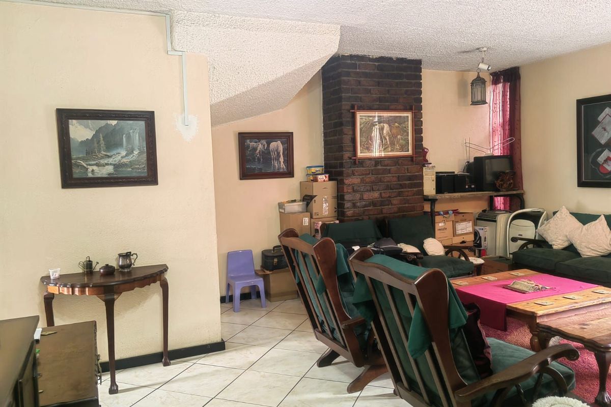 Townhouse For Sale in Windsor East - Photo 5