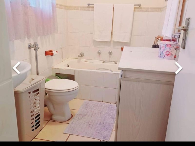 Townhouse For Sale in Windsor East - Photo 8