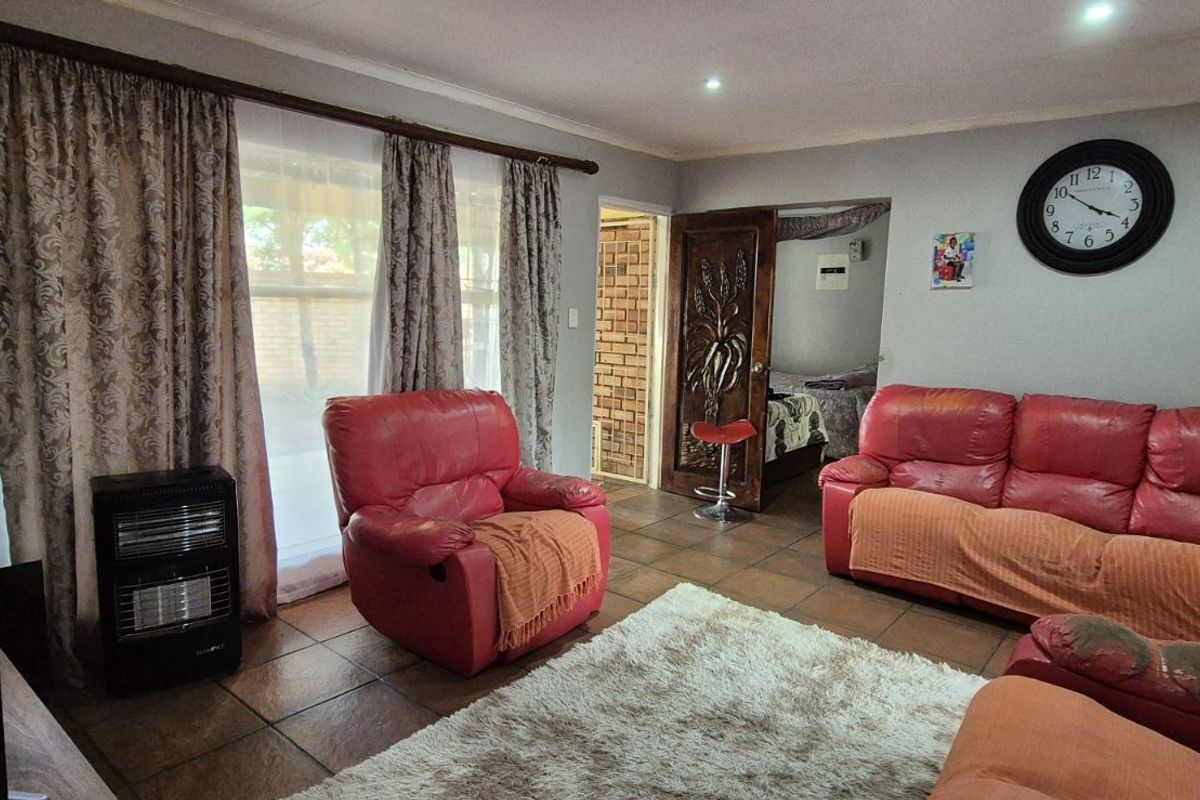 Townhouse For Sale in Lydenburg Central - Photo 5