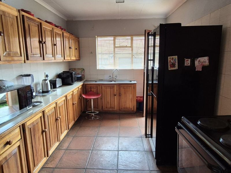 Townhouse For Sale in Lydenburg Central - Photo 6