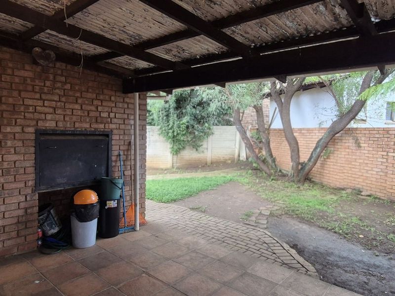 Townhouse For Sale in Lydenburg Central - Photo 3