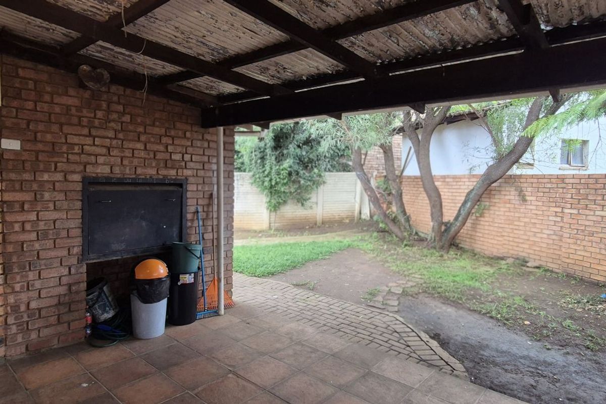 Townhouse For Sale in Lydenburg Central - Photo 3